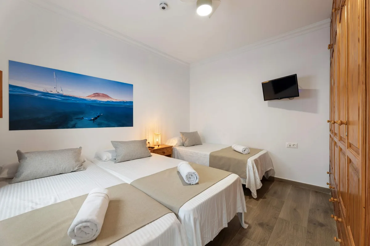 Segundo dormitorio con tres camas individuales